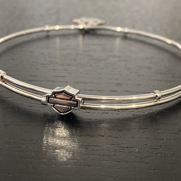 Harley-Davidson Silver Holiday Snowflake Charm Bangle Adjustable Bracelet - Picture 5 of 7